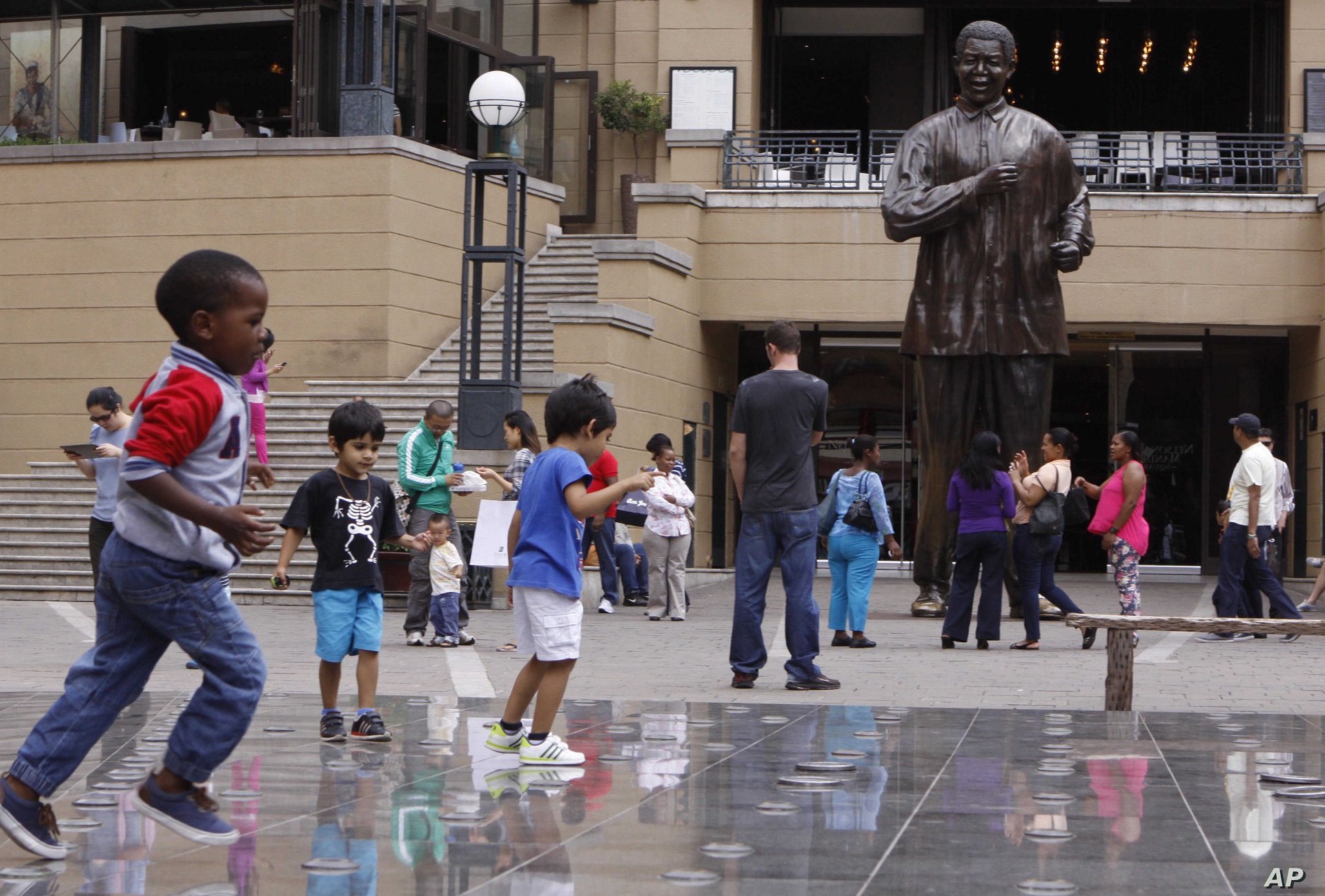 The statue of Nelson Mandela